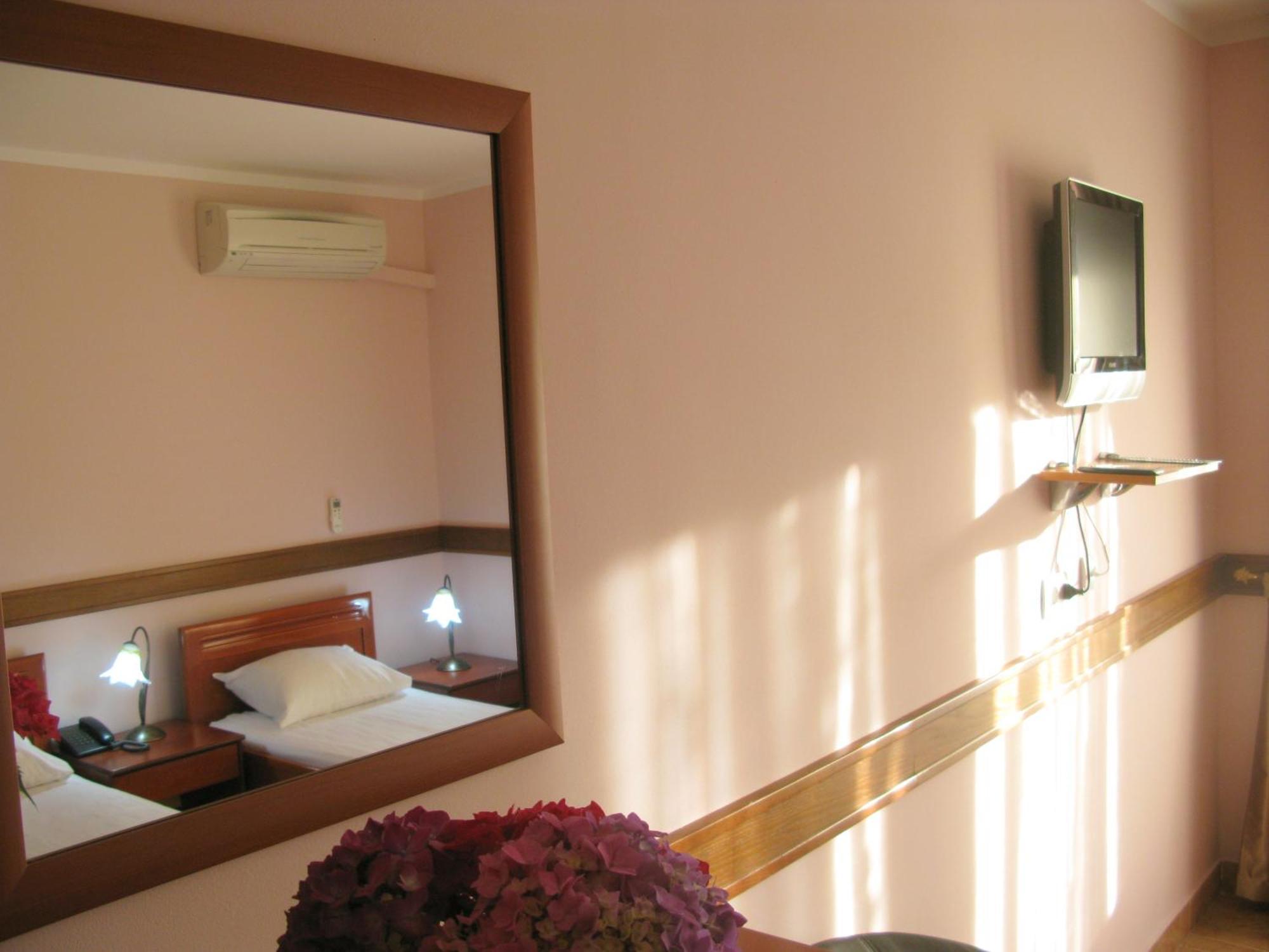 Garni Hotel Koral Budva Phòng bức ảnh